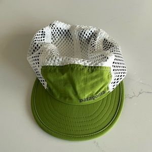 Men’s Patagonia duck bill running hat. Green
